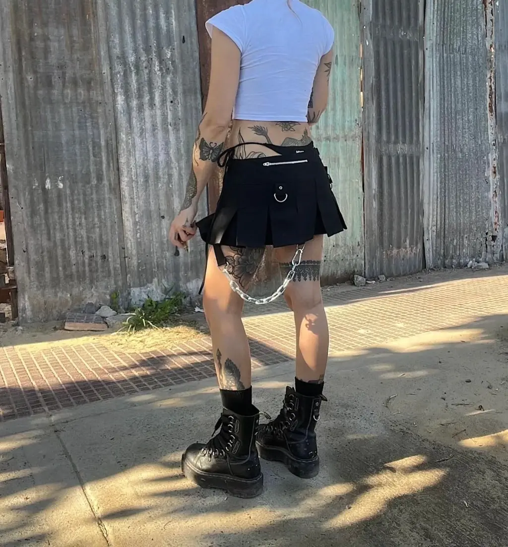 9MM Mini KP/-31 · Falda tableada con cadena de acero