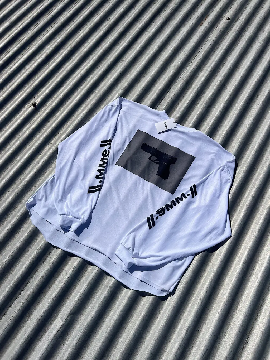 9MM Remera G17 · Manga larga oversize con estampa