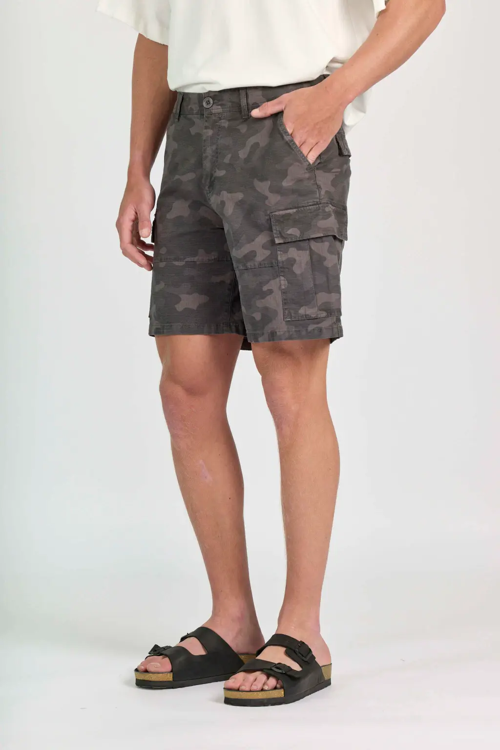 Rever Pass Bermuda Cargo Ripstop Camo · Largo 20 pulgadas