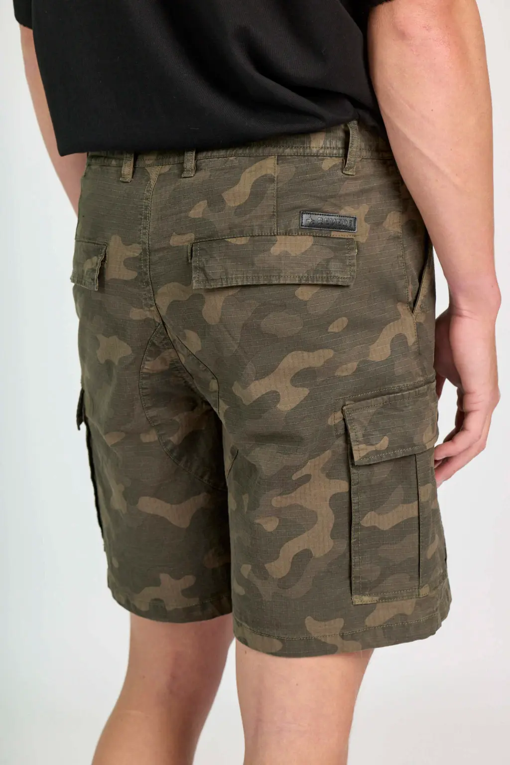 Rever Pass Bermuda Cargo Ripstop Camo · Largo 20 pulgadas — imagen 6 de 7