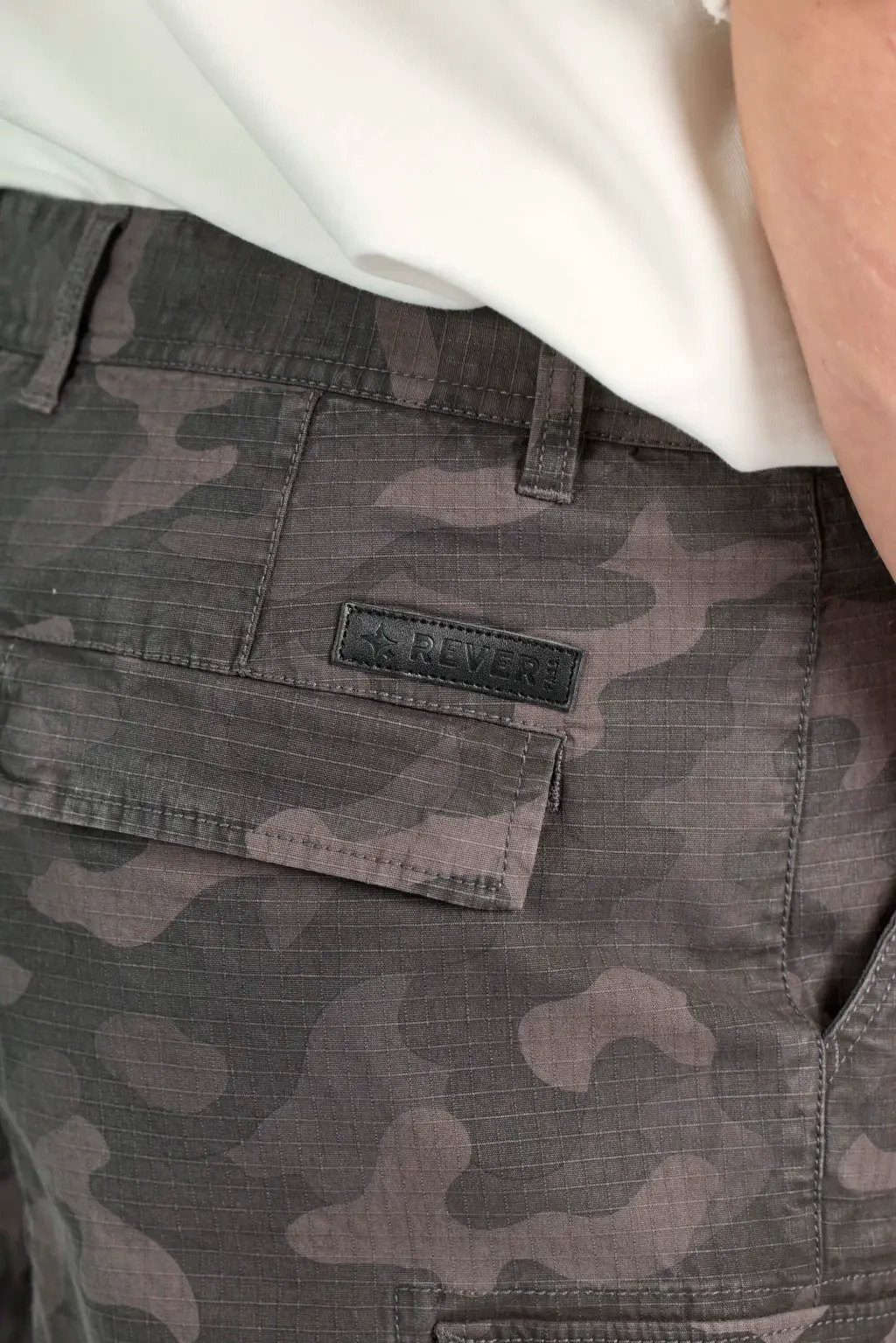 Rever Pass Bermuda Cargo Ripstop Camo · Largo 20 pulgadas — imagen 3 de 7