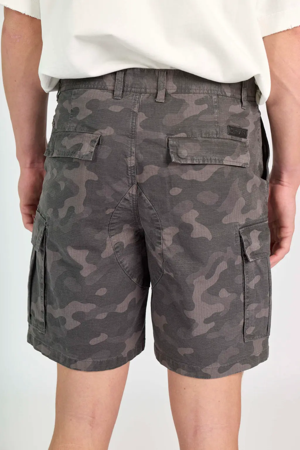 Rever Pass Bermuda Cargo Ripstop Camo · Largo 20 pulgadas — imagen 2 de 7