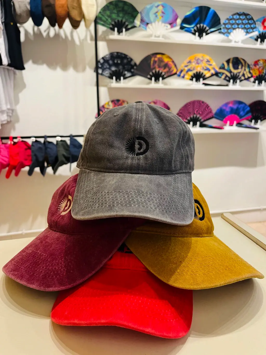 Gorra Sun and Dancing · Bordada, estilo vintage — imagen 1 de 5