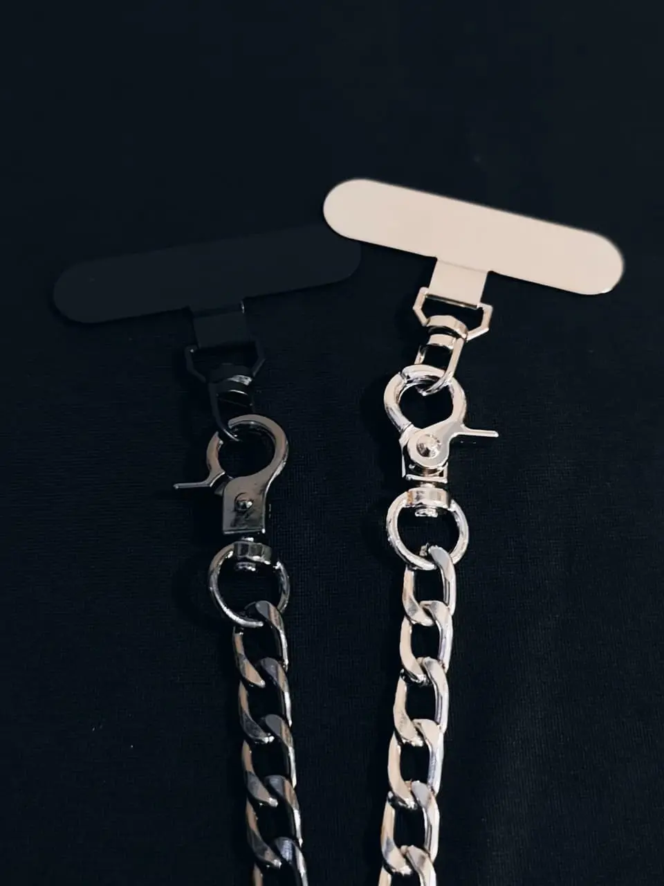 Holder Antirrobo Horus · Cadena de acero para celular
