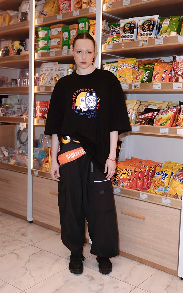 Remera Kitsune negra · Insuave x LUXO, oversize de algodón — imagen 8 de 8