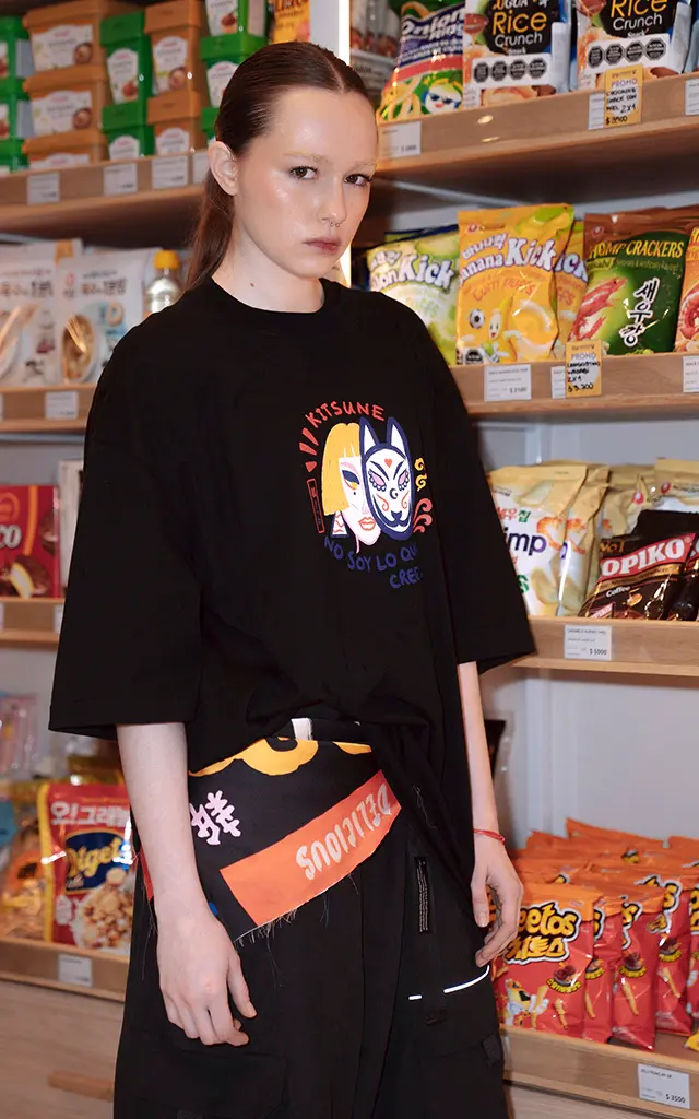 Remera Kitsune negra · Insuave x LUXO, oversize de algodón — imagen 7 de 8