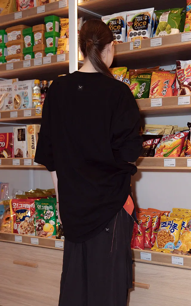 Remera Kitsune negra · Insuave x LUXO, oversize de algodón — imagen 3 de 8