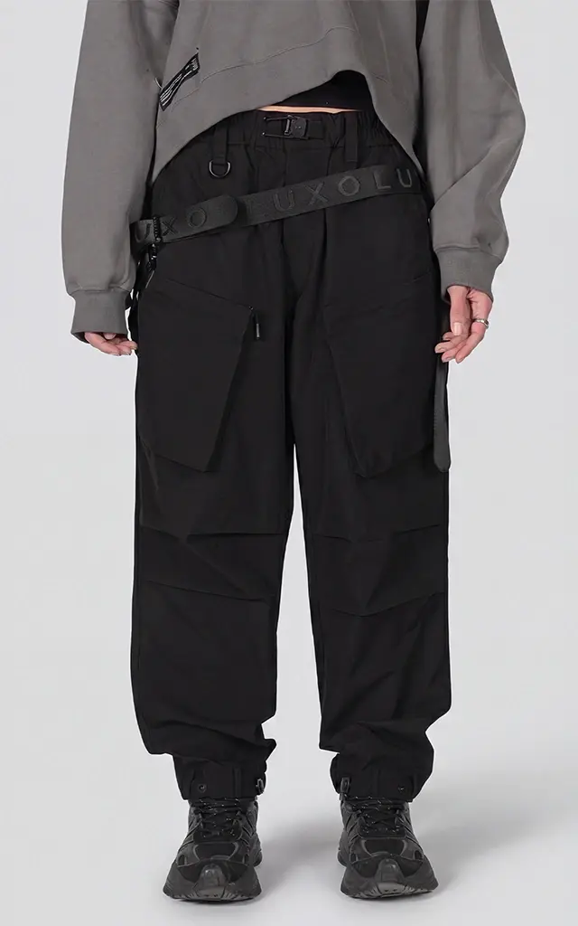 Pantalón Concept negro · Ripstop oversize de estética utilitaria
